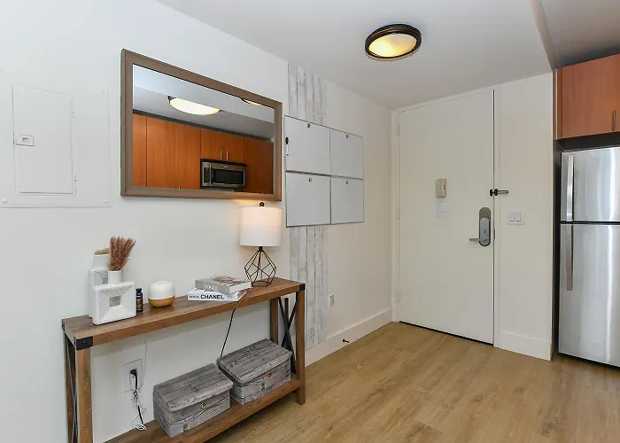 Modern Times Square 1 Bedroom Retreat